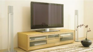 43型テレビを幅150のTV台に乗せた場合